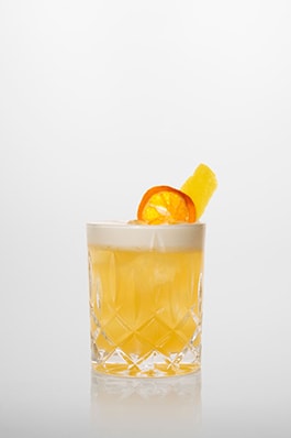 Whiskey Sour Whiskey Sour: Bourbon Whiskey, frischer Zitronensaft, Zuckersirup.