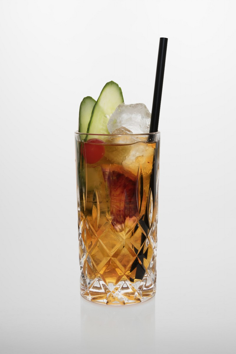 Pimm's cup Pimm's cup: Pimm’s Likör, Ginger Ale, Gurke, Kirsche, Orangenscheibe