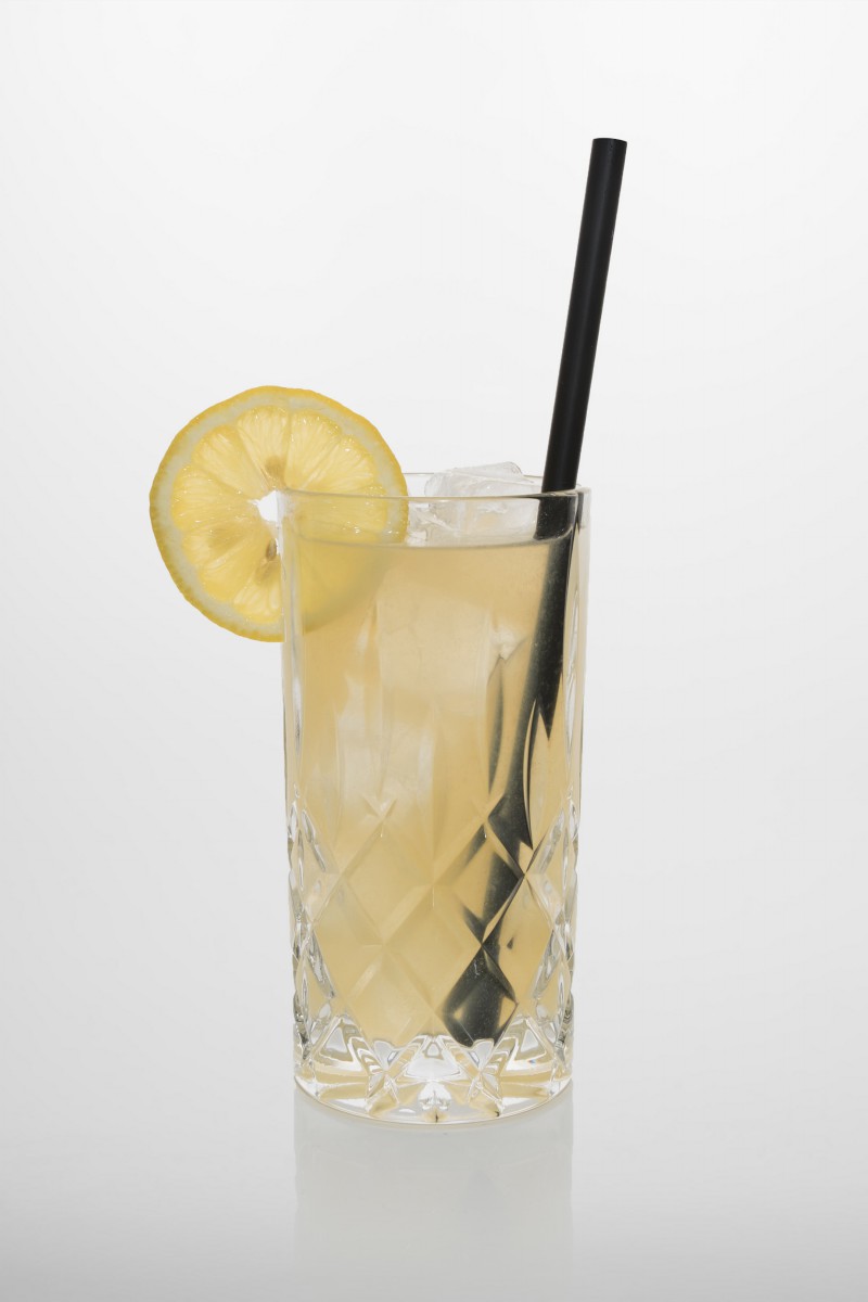 Gin Fizz Gin Fizz: Gin, frischer Zitronensaft, Zuckersirup, Sprudelwasser.