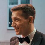 Martin – Interaktive Magie hautnah erleben! Martin verzaubert das Publikum mit seiner charmanten Close-up-Magie