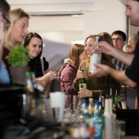 Ausschnitt bei einem Cocktail Workshop in Berlin, Gruppenevent