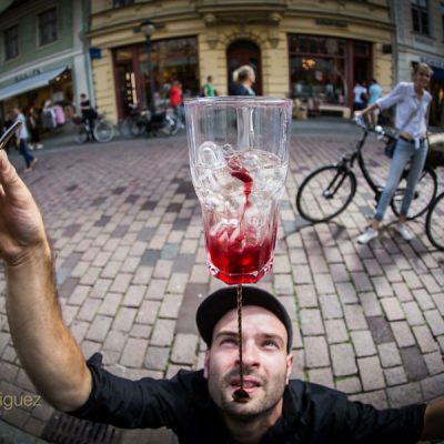 Showbarkeeper und Löffel Trick beim Teamevent Berlin